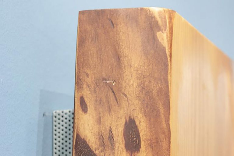 Detail of the natural grain on a HOM solid wood radiator